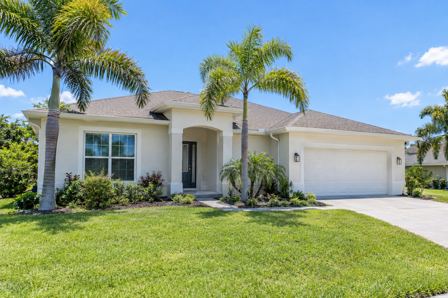 Light off-white stucco home in Central Florida under full sun